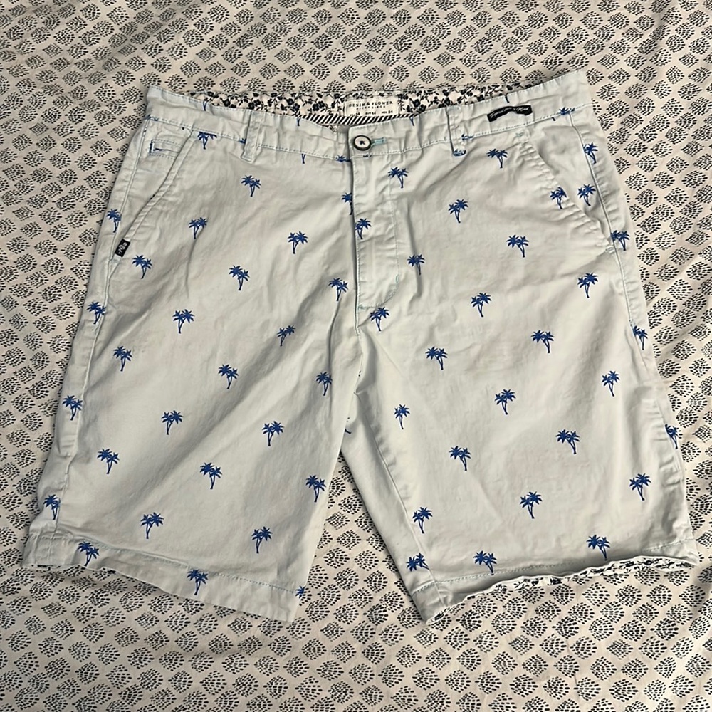 Denim & Flower Size 34 Shorts